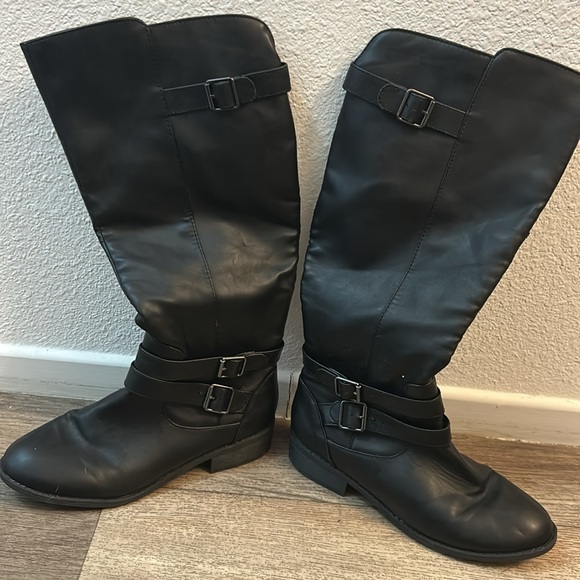 Women’s long boots black gently used - Picture 3 of 5